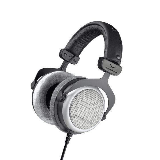 beyerdynamic-dt-880-pro-perspective-1.png